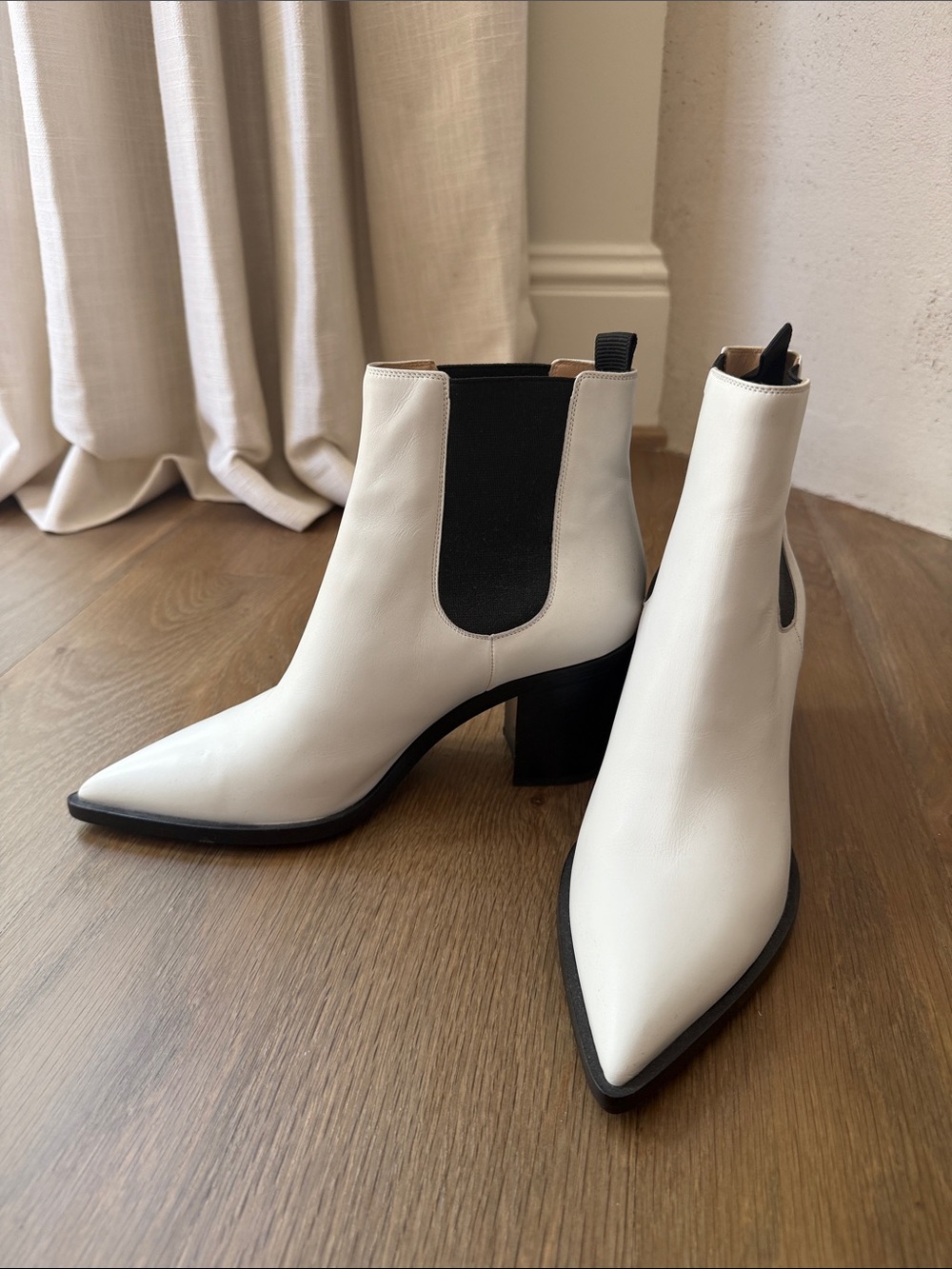 Gianvito Rossi White Leather Pointed Chelsea Ankle Boots with Black Elastic